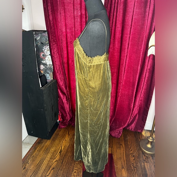 Allsaints green velvet slip dress, size 6, pristine condition - Picture 4 of 4
